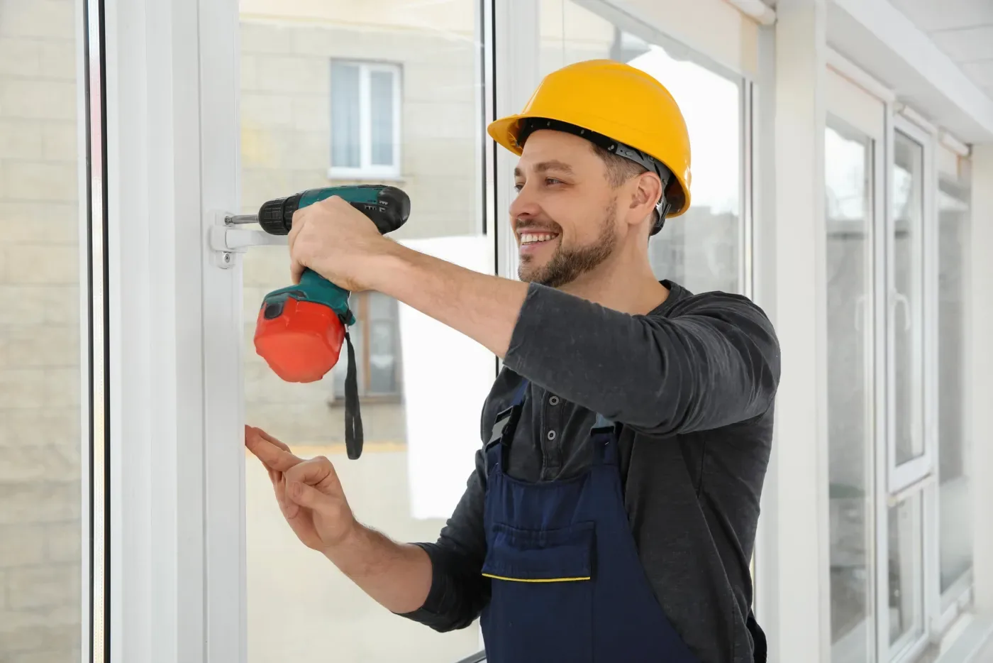 Mesure d'une crédence en verre avant remplacement à Créteil